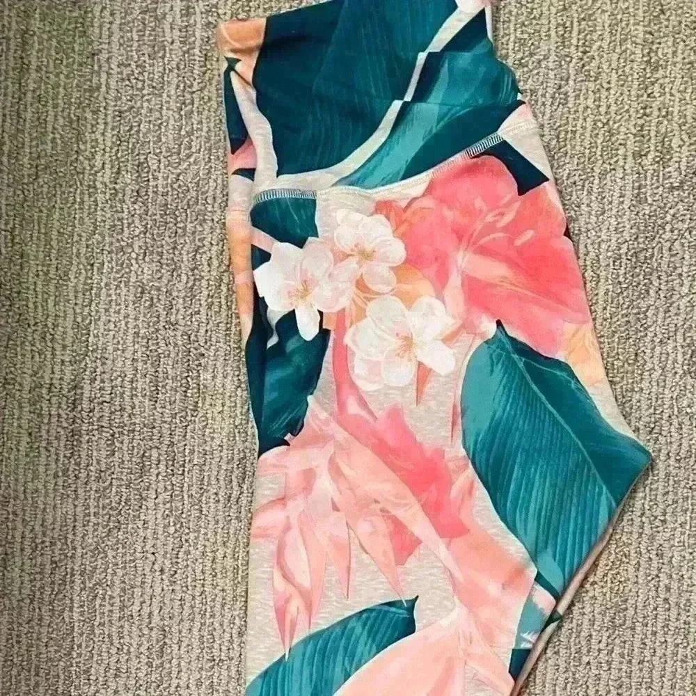 Old navy M floral 7/8 leggings - Picture 3 of 5